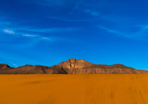 Sand dunes in the Sahara desert, Tassili N'Ajjer National Park, Tadrart Rouge, Algeria