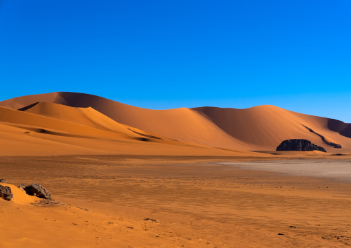 Sand dunes in the Sahara desert, Tassili N'Ajjer National Park, Tadrart Rouge, Algeria