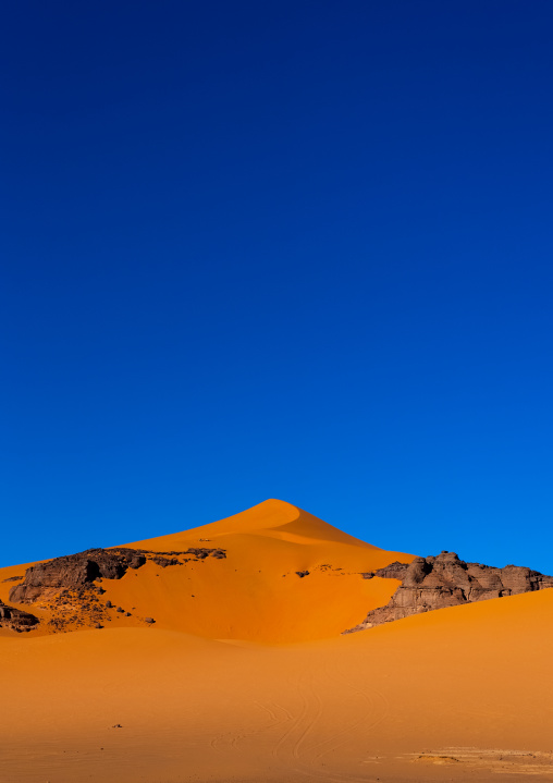 Sand dunes in the Sahara desert, Tassili N'Ajjer National Park, Tadrart Rouge, Algeria