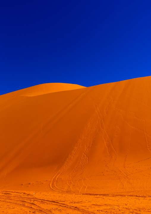 Sand dunes in the Sahara desert, Tassili N'Ajjer National Park, Tadrart Rouge, Algeria