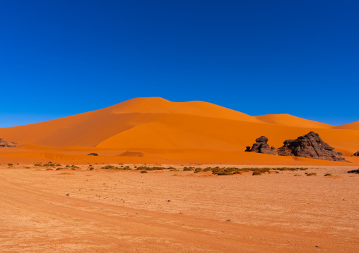 Sand dunes in the Sahara desert, Tassili N'Ajjer National Park, Tadrart Rouge, Algeria