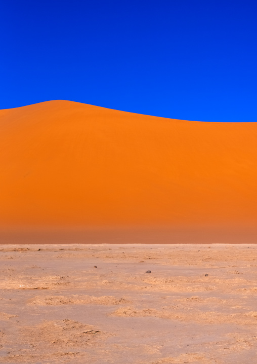 Sand dunes in the Sahara desert, Tassili N'Ajjer National Park, Tadrart Rouge, Algeria