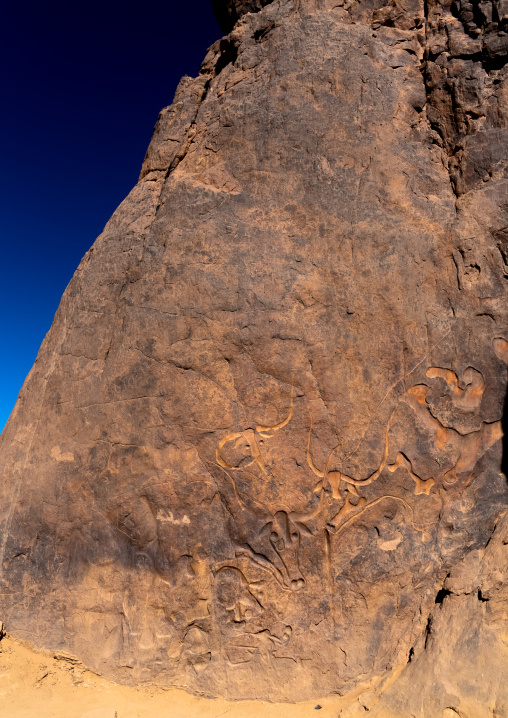 La vache qui pleure rock carving, North Africa, Erg Admer, Algeria