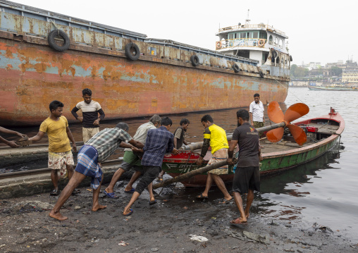 Workers loading a propeller on a boat in Dhaka Shipyard, Dhaka Division, Keraniganj, Bangladesh