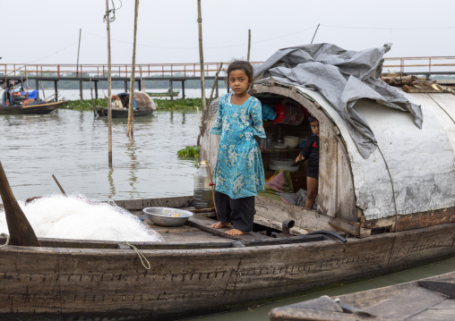 Bede gyspsy children living on a boat, Barisal Division, Banaripara, Bangladesh