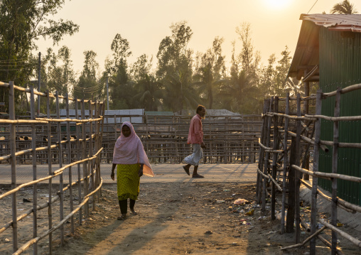 Bangladeshi people in the sunlight, Chittagong Division, Cox's Bazar Sadar, Bangladesh