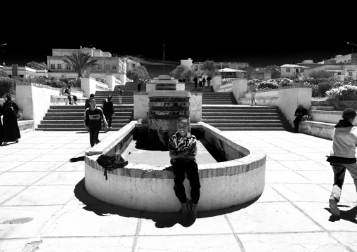 Eritrean children in Mai khan khan fountain, Central Region, Asmara, Eritrea