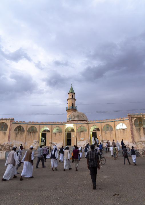 Eritrean muslim men going to the Grand mosque for friday pray, Semien-Keih-Bahri, Keren, Eritrea