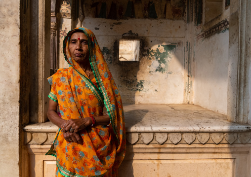 Rajasthani woman in Galtaji temple aka monkey temple, Rajasthan, Jaipur, India