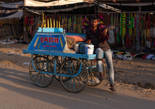 Kulfi Ice Cream seller during the camel festival, Rajasthan, Pushkar, India