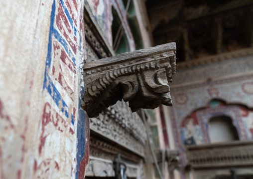 Lamp support in Seth Arjun Das Goenka Haveli, Rajasthan, Dundlod, India