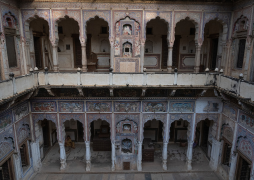 Seth Arjun Das Goenka Haveli courtyard, Rajasthan, Dundlod, India