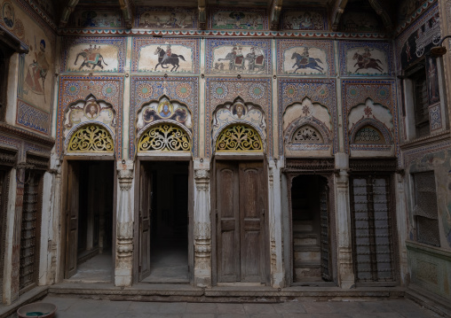 Courtyard of an old historic haveli, Rajasthan, Fatehpur, India