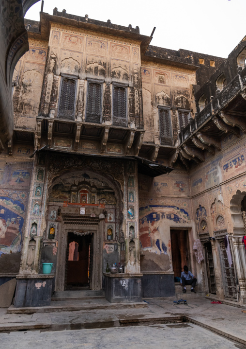 Courtyard of an old historic haveli, Rajasthan, Fatehpur, India