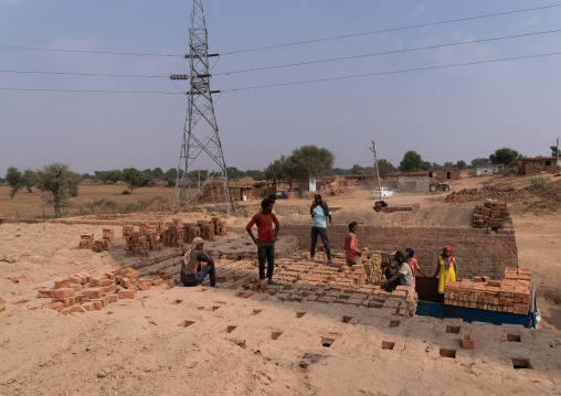 Indian workers in a brick factory, Rajasthan, Mandawa, India