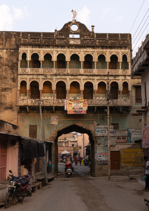 Old historic building in town, Rajasthan, Mandawa, India