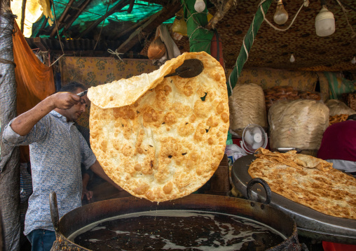 Baker making and selling bread, Jammu and Kashmir, Srinagar, India