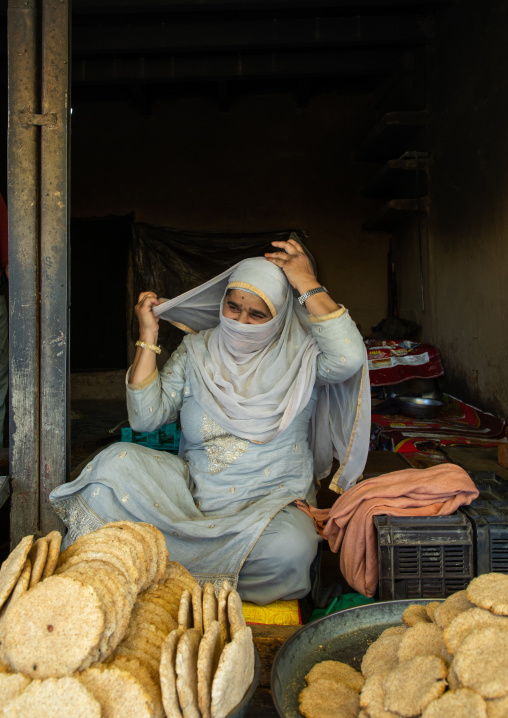 Kashmiri woman selling bread, Jammu and Kashmir, Charar- E- Shrief, India