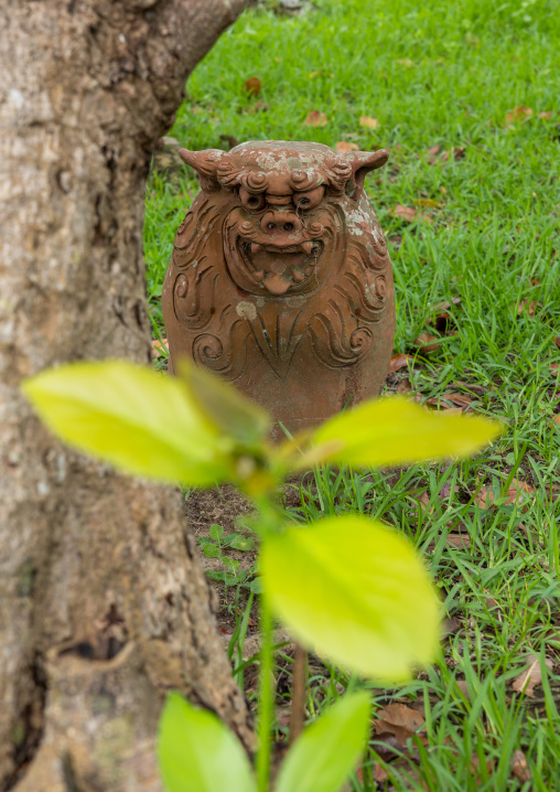 Shisa lion statue to protect houses from the bad spirits, Yaeyama Islands, Ishigaki, Japan