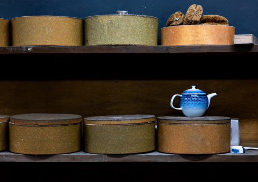 Sayas to surrend the pots in kiln at Genemongama factory, Kyushu region, Arita, Japan