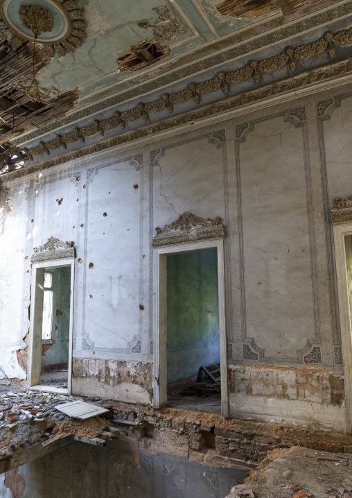 Old lebanese house in ruins, Beirut Governorate, Beirut, Lebanon