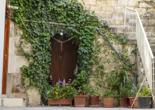 Virgin Maria statue at the entrance of a house, Beqaa Governorate, Zahle, Lebanon