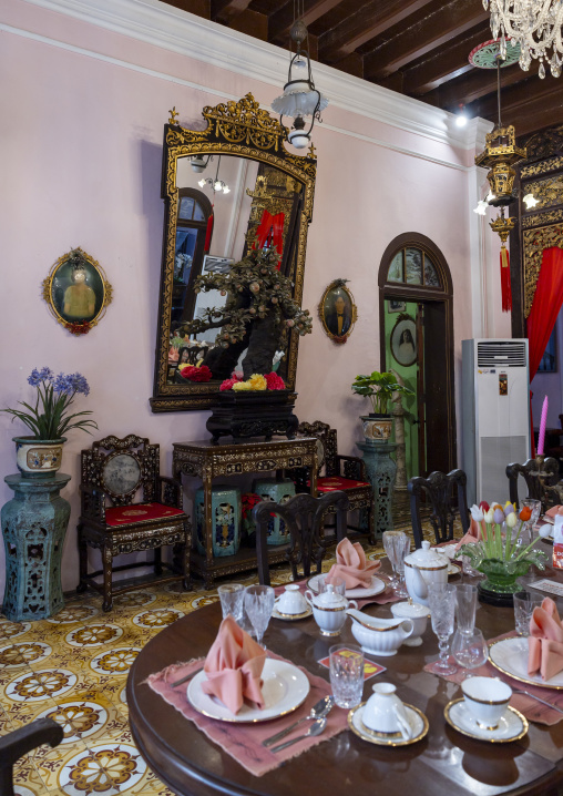 Pinang Peranakan mansion museum dining room, Penang island, George Town, Malaysia