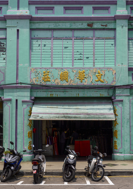 Old green shophouse in the Unesco World Heritage old town, Penang island, George Town, Malaysia