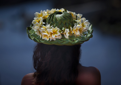 Woman from easter island with traditional headdress, Easter Island, Hanga Roa, Chile