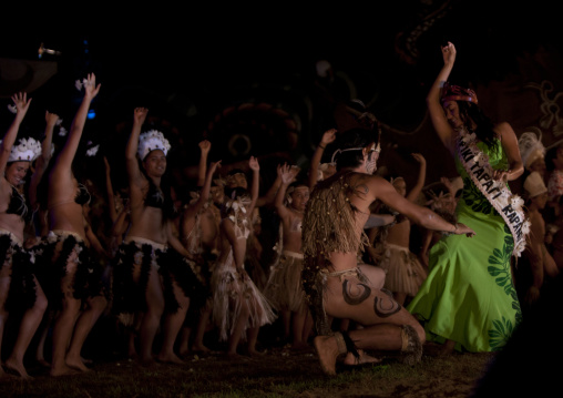 Lili Pate dancing during tapati festival, Easter Island, Hanga Roa, Chile