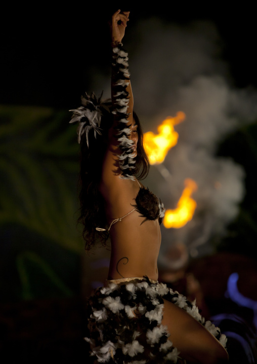 Lili Pate dancing during tapati festival, Easter Island, Hanga Roa, Chile