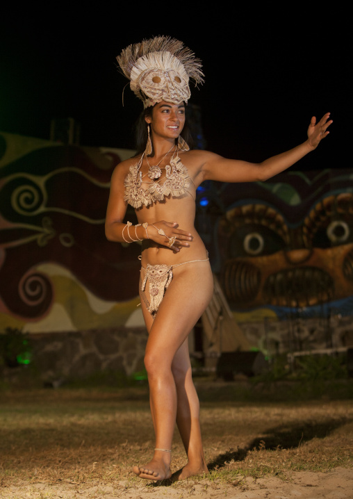 Lili Pate during tapati festival, Easter Island, Hanga Roa, Chile