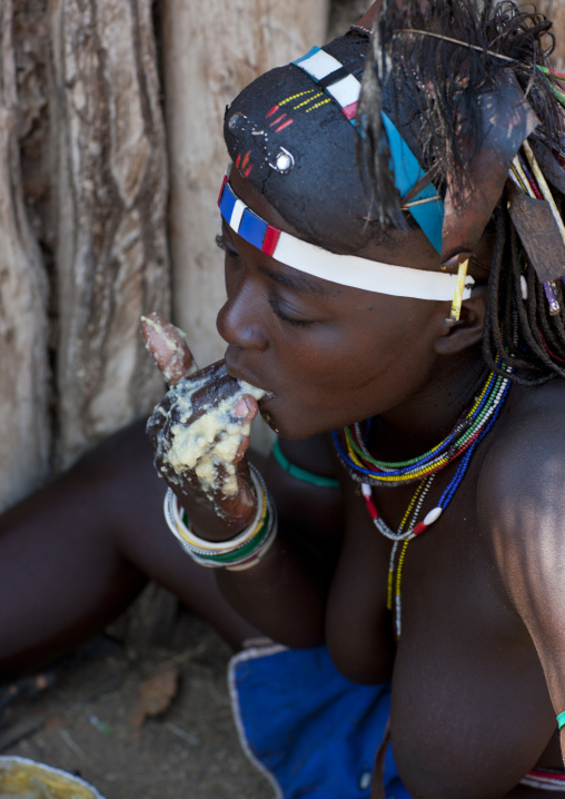 Mucawana Woman Eating With Her Hands, Village Of Soba, Angola