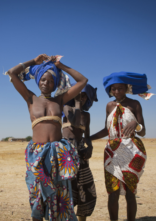 Mucabale Women, Hale Village, Angola