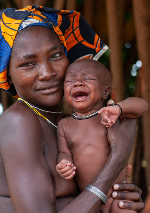 Mucubal tribe woman with her crying baby, Namibe Province, Virei, Angola