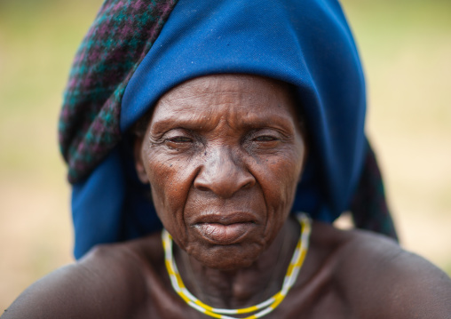 Mucubal tribe woman wearing a blue headwear, Namibe Province, Virei, Angola