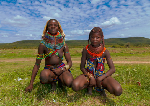 Mumuhuila tribe mother with her teenage daughter, Huila Province, Chibia, Angola