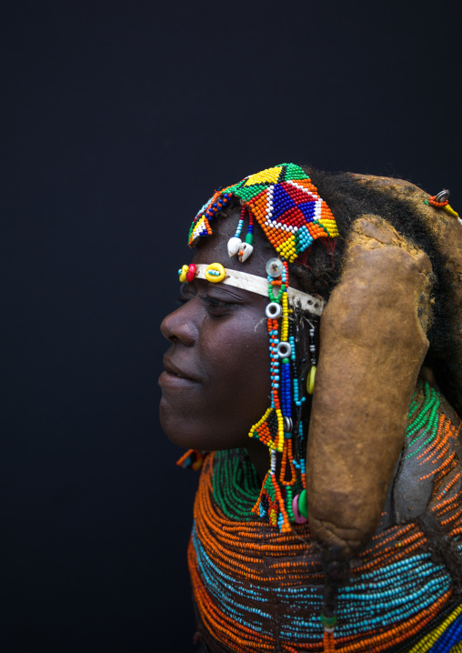 Side view of a Mumuhuila tribe woman, Huila Province, Chibia, Angola