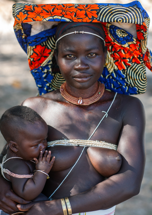 Mucubal tribe woman with her child, Namibe Province, Virei, Angola