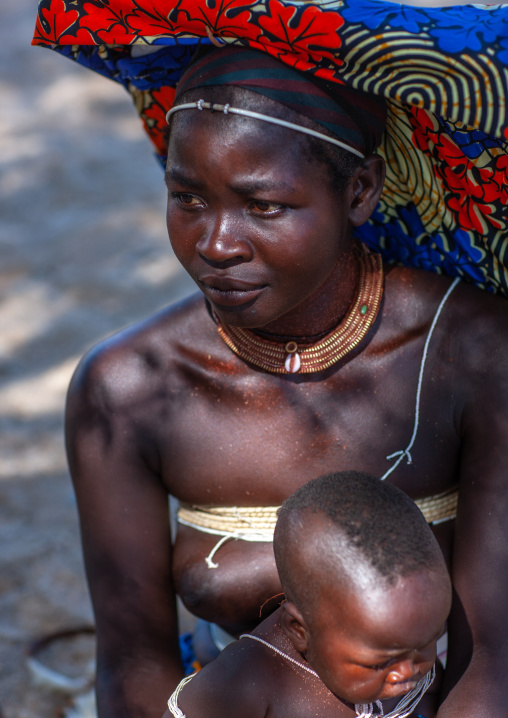 Mucubal tribe woman with her child, Namibe Province, Virei, Angola