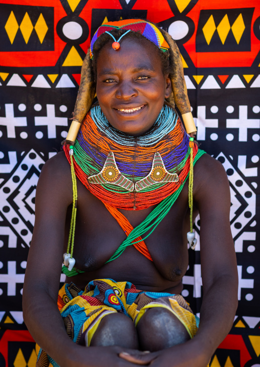 Smiling mumuhuila tribe woman portrait, Huila Province, Chibia, Angola