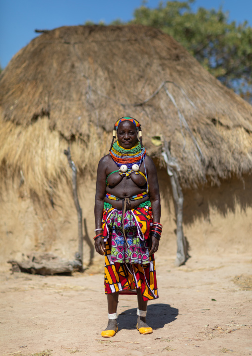 Mumuhuila tribe woman portrait, Huila Province, Chibia, Angola