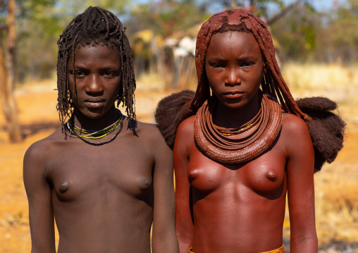 Batwa tribe women single and married, Cunene Province, Oncocua, Angola