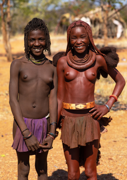 Batwa tribe women single and married, Cunene Province, Oncocua, Angola