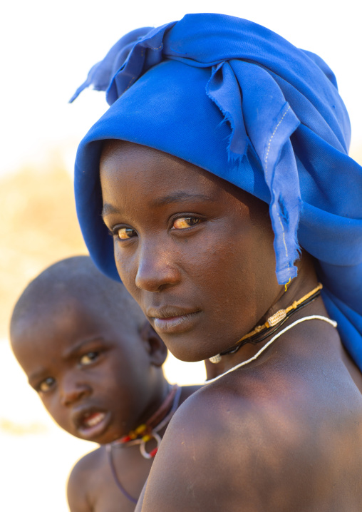 Mucubal tribe woman with her child, Namibe Province, Virei, Angola