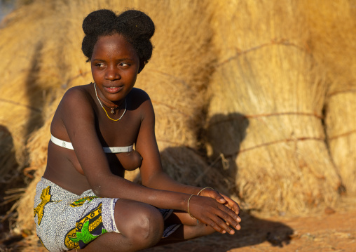 Nguendelengo tribe woman with the traditional bun hairstyle, Namibe Province, Capangombe, Angola