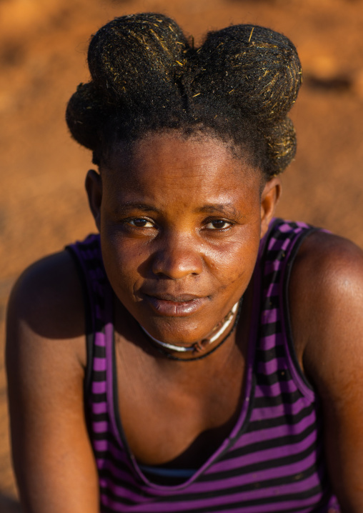 Nguendelengo tribe woman with the traditional bun hairstyle, Namibe Province, Capangombe, Angola