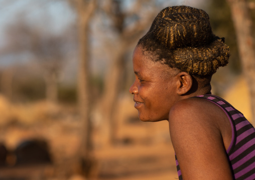 Nguendelengo tribe woman with the traditional bun hairstyle, Namibe Province, Capangombe, Angola