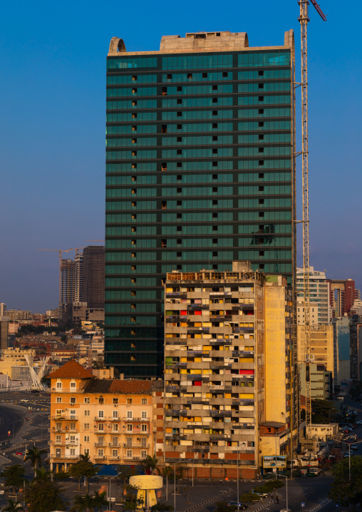 New skyscraper on the Marginal promenade called avenida 4 de fevereiro, Luanda Province, Luanda, Angola