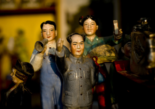 Mao Tse Tung Ornament For Sale In Panjiayuan Antique Market, South Chaoyang. Beijing, China